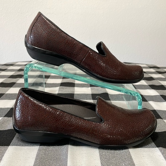 Dansko Olivia Pebbled Leather Slip on Loafer Shoes Size 38/ US 7.5-8 Brown Red - Picture 1 of 12
